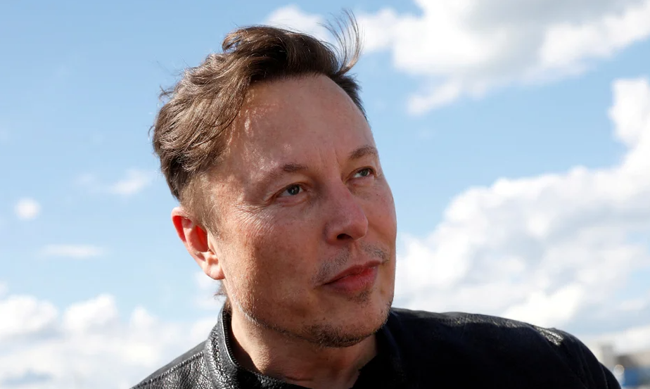 Elon Musk trabaja en un rival que compita con ChatGPT