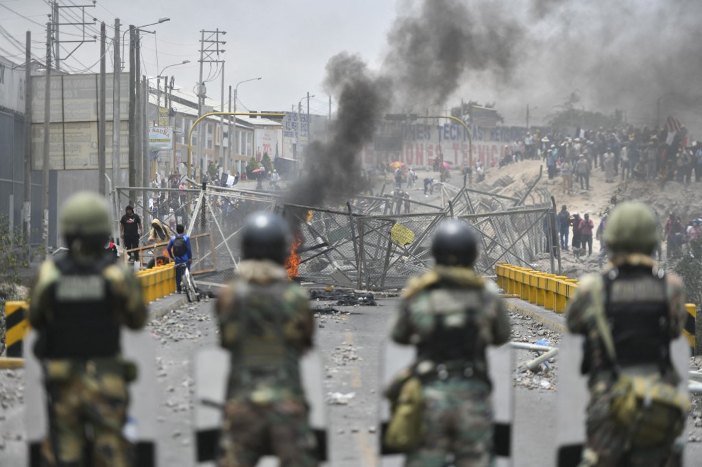 Protestas en Perú no dan tregua a una crisis que ya deja 45 muertos (FOTOS)