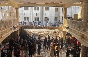 Cifra de fallecidos en Pakistán asciende a 100 tras atentado suicida contra mezquita