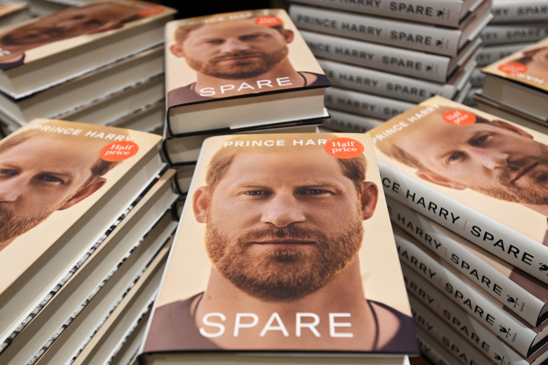 Así comienza “Spare, en la sombra”, la autobiografía del príncipe Harry que preocupa a la corona británica