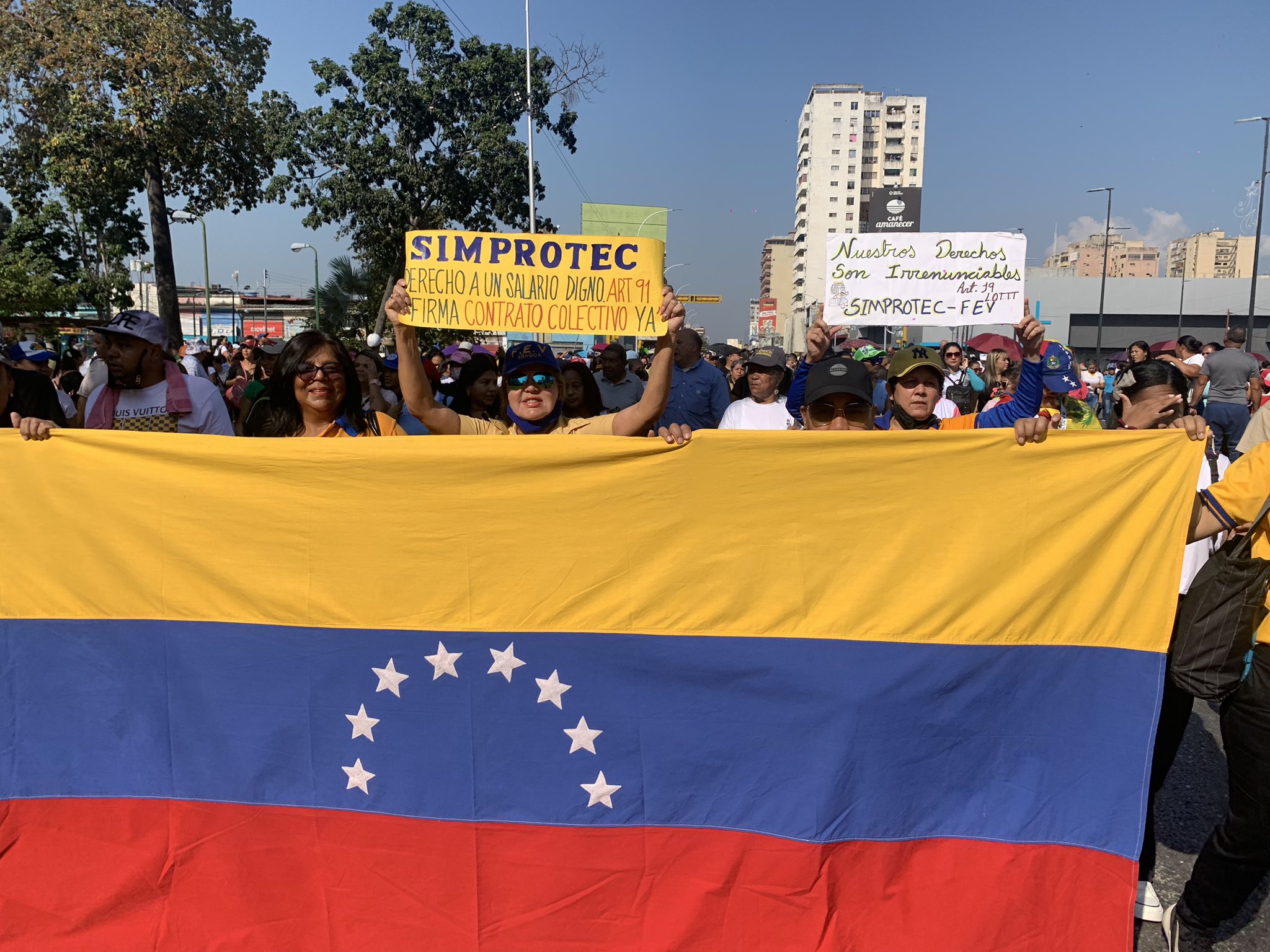 EN IMÁGENES: docentes de Maracay exigen el cumplimiento del artículo 91 de la Constitución #16Ene