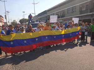 Trabajadores y jubilados marchan exigiendo sueldos dignos rumbo al Ministerio Público de Cojedes este #30Ene (FOTOS)