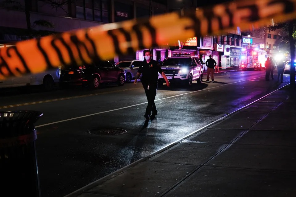 El dolor de un padre al visitar a su hija en apartamento de Queens y hallarla muerta con varios impactos de bala