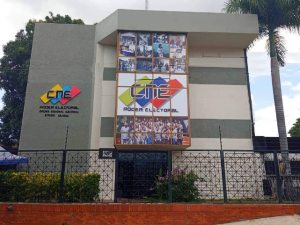 Jóvenes aragüeños que no son de Maracay sufren para inscribirse en el CNE