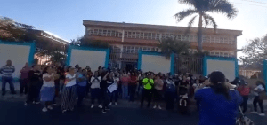 Representantes apoyan a maestros en Carabobo en su protesta por mejoras salariales este #30Ene (Video)