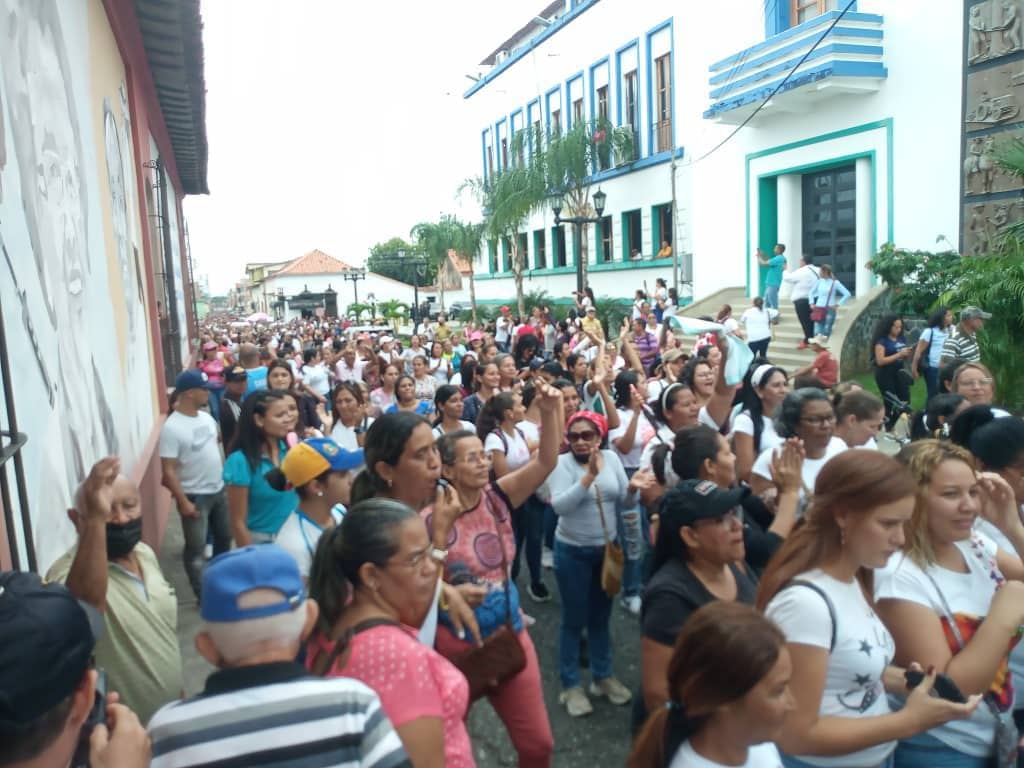 De frente por las reivindicaciones: Multitudinaria concentración de docentes en Portuguesa (VIDEO)