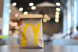 Insólita razón: Repartidor rechazó una orden de un cliente en McDonald’s de Texas y alborotó las redes