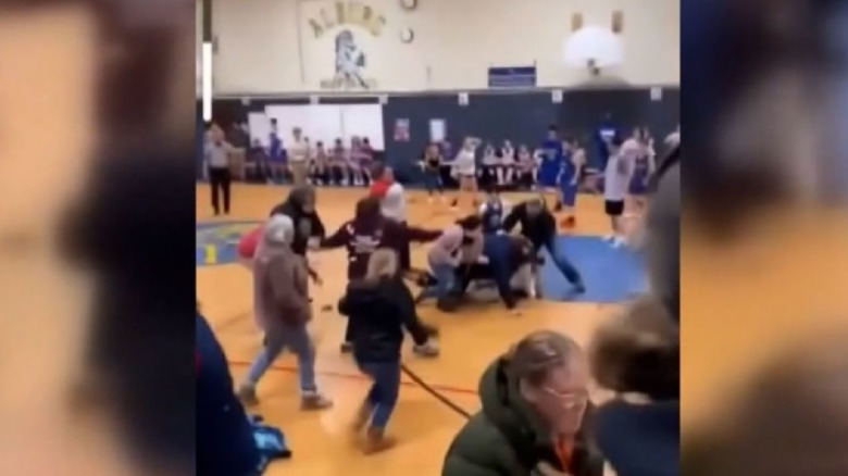 Tragedia en Vermont: Se desató una pelea tras partida de baloncesto en secundaria y un hombre murió