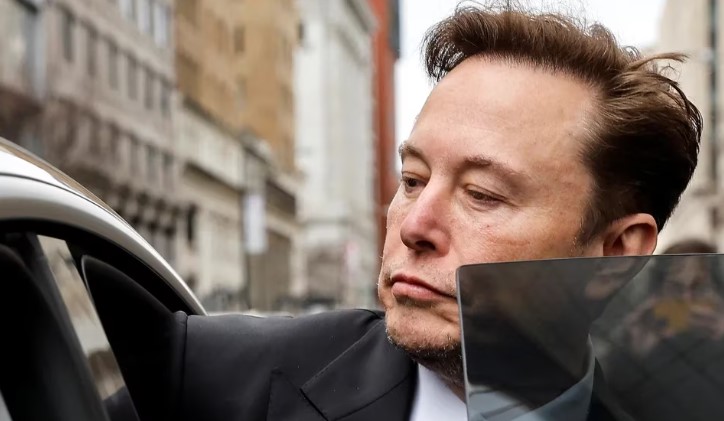 Elon Musk defendió al creador de “Dilbert” y aseguró que los medios son “racistas contra los blancos”