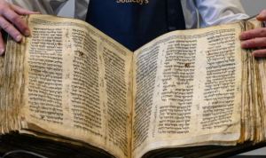 La biblia hebrea más antigua irá a subasta por hasta 50 millones de dólares