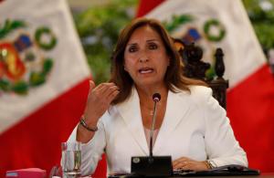 Boluarte dijo que venezolanos sin estatus regular están saliendo “voluntariamente” de Perú