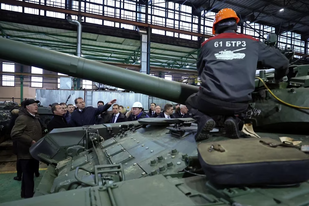 Prolongación de invasión a Ucrania desplazó a Rusia y posicionó a China como exportador de armas