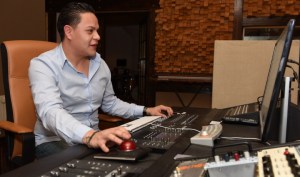 El productor ejecutivo, Edwin Navarrete expone su visión creativa en la industria musical