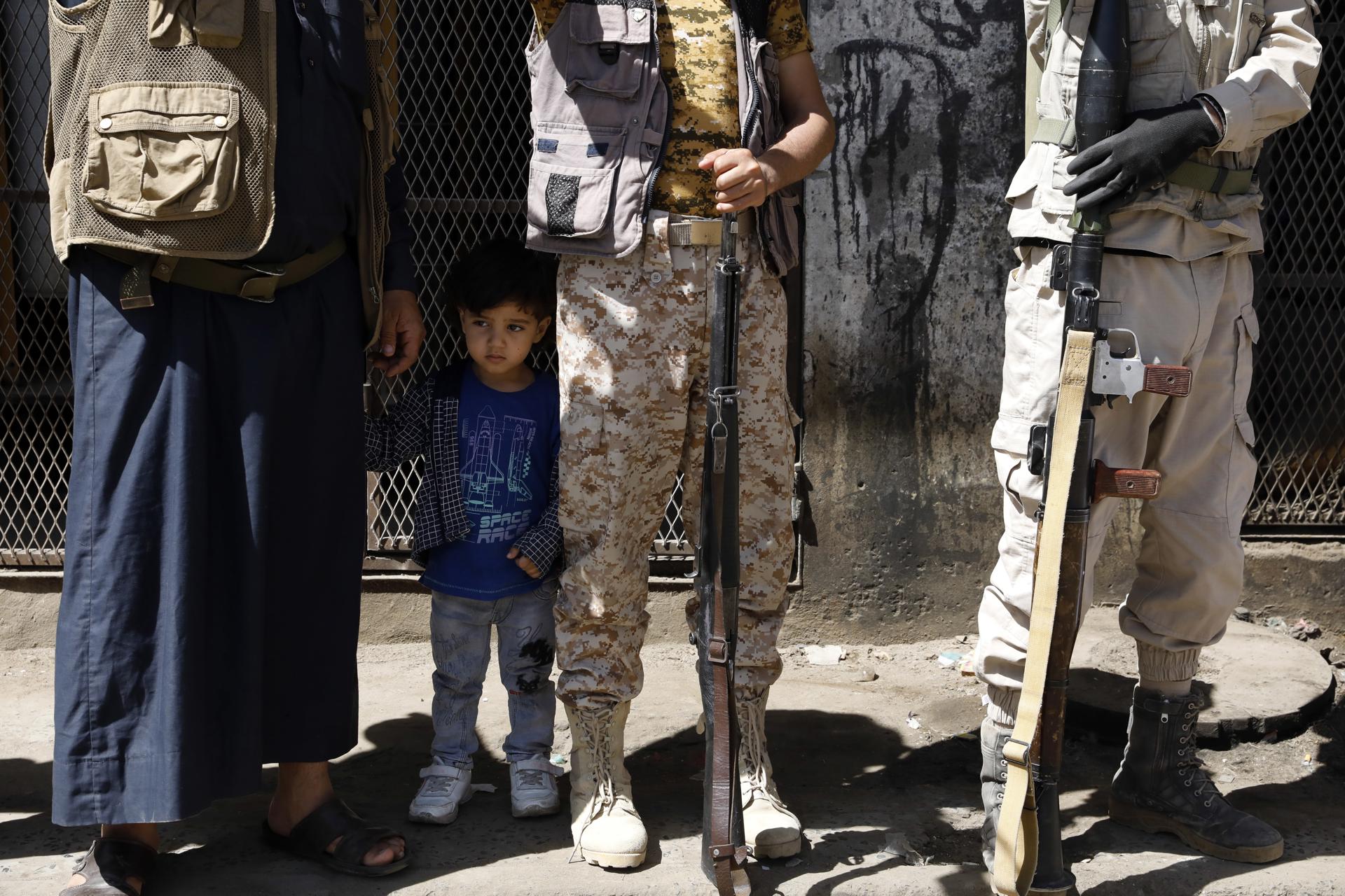 ONG: Las minas dejaron en Yemen un niño muerto o herido cada dos días en 2022