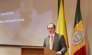Fiscal general de Colombia afirmó que “Petro se equivocó con el cese al fuego” (Video)