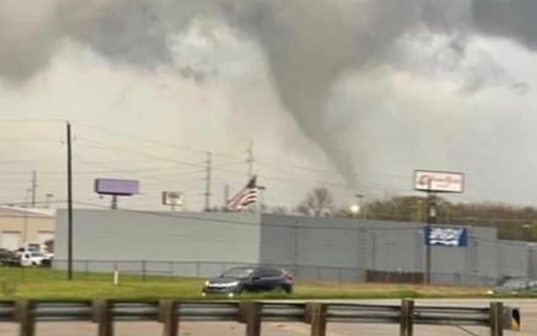 Tornados y granizo se registraron en Texas en medio de un nuevo sistema de tormentas