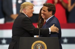 Donald Trump supera a Ron DeSantis en Florida, según nuevo sondeo