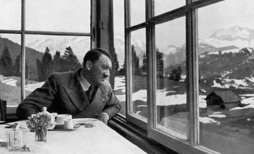 Hitler privado: los maltratos de su padre, la hermana que ocultó y la trágica relación incestuosa con su sobrina