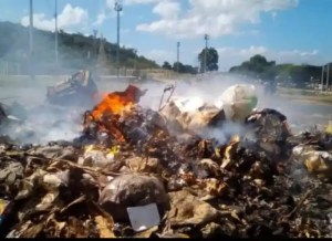They improvise landfills and throw fire at it: This is how they solve the failures in garbage collection to the west of Maturín