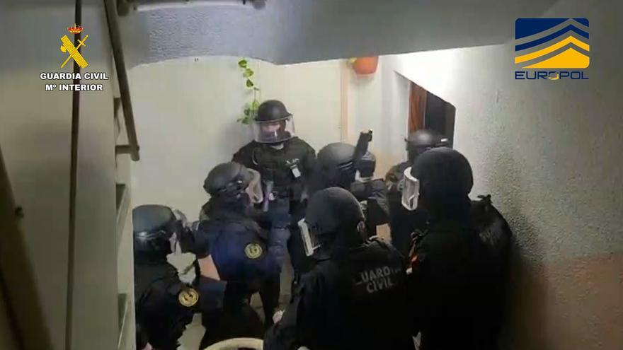 España: 50 detenidos y 7 toneladas incautadas a banda que enviaba cocaína de América