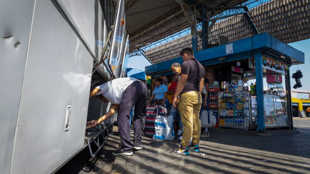 Más de dos mil usuarios diarios transitan por el Terminal de Maracaibo en esta Semana Santa