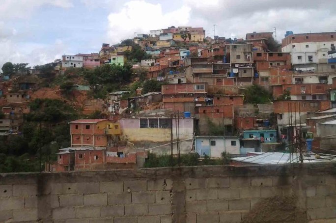 Delincuentes se enfrentan a tiros con la policía en territorios “recuperados” de El Valle