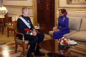Video: con orquídeas en el moño, Coromoto Godoy presentó credenciales ante Felipe VI
