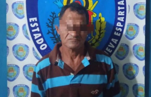 Viejito acosador fue sorprendido sacándose el pene frente a dos niñitas en Nueva Esparta