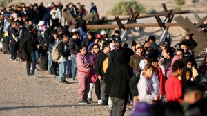 Caos en EEUU: Organizaciones proinmigrantes demandan nueva política de asilo de Biden