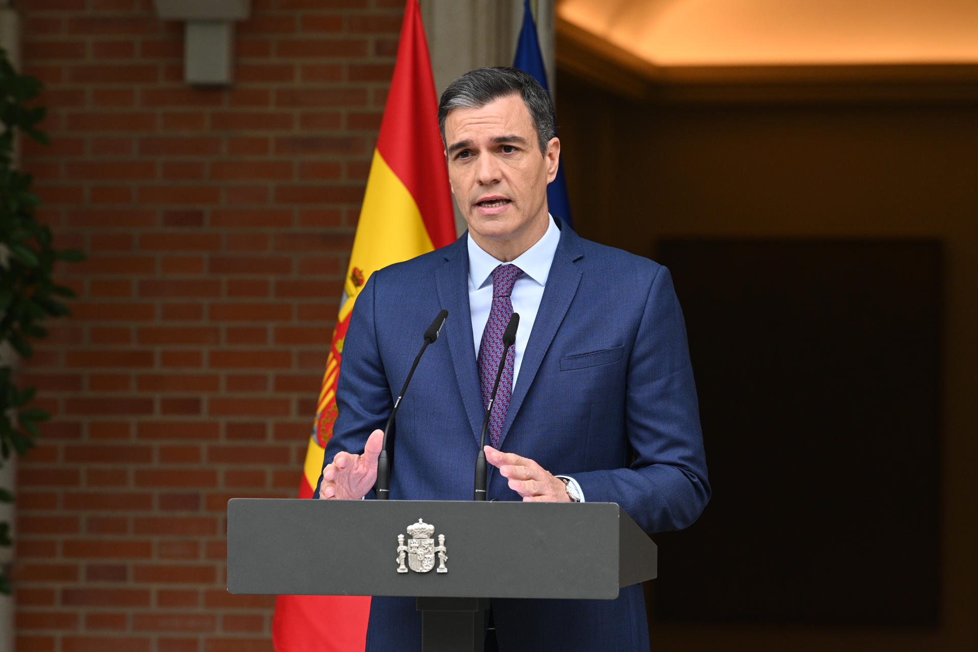 Pedro Sánchez, a la caza del votante desencantado en España