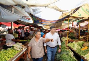 Freddy Superlano recorrió el Mercado Las Pulgas de Maracaibo