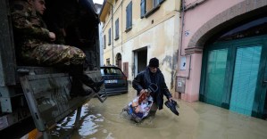 Al menos 14 muertos por las inundaciones en Italia, donde un nuevo ciclón mantiene alertas