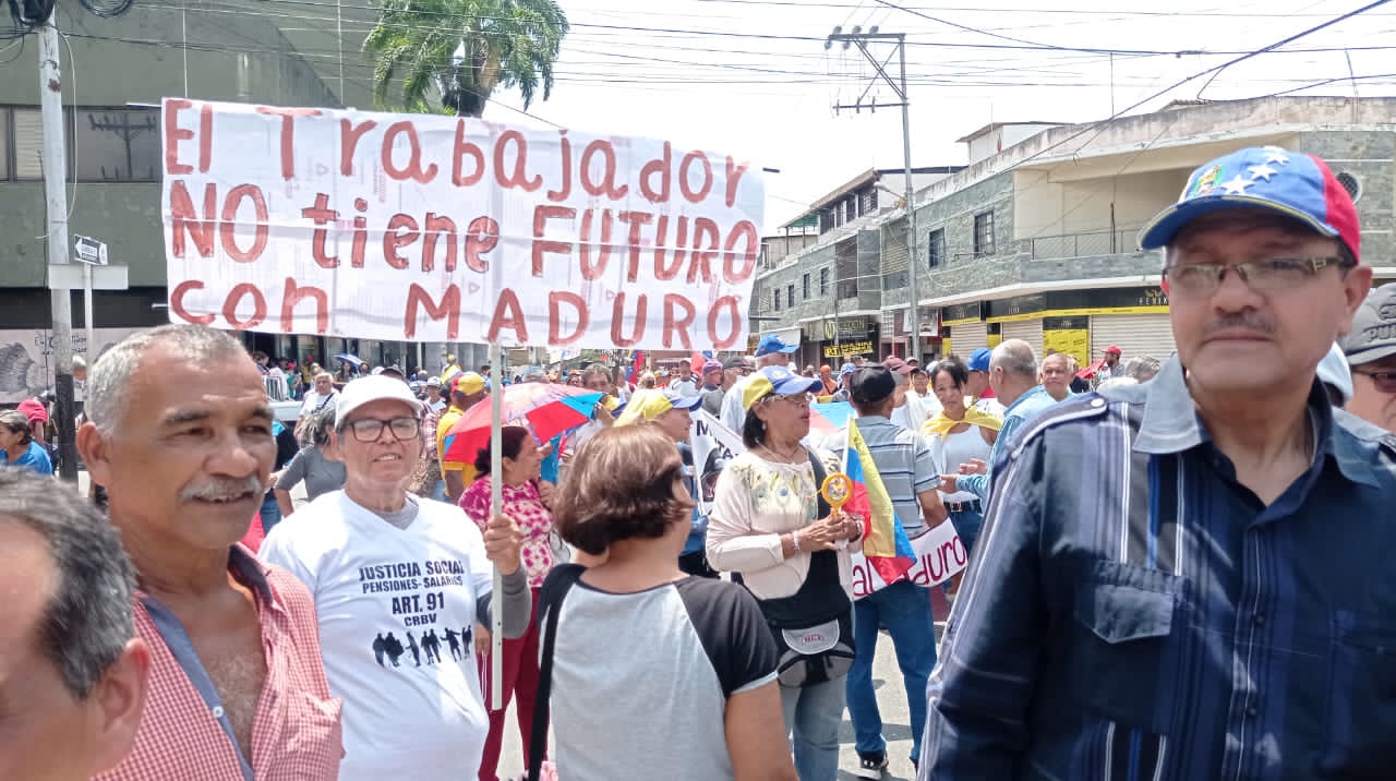 Pensionados y jubilados, los más perjudicados por los falsos aumentos de Maduro