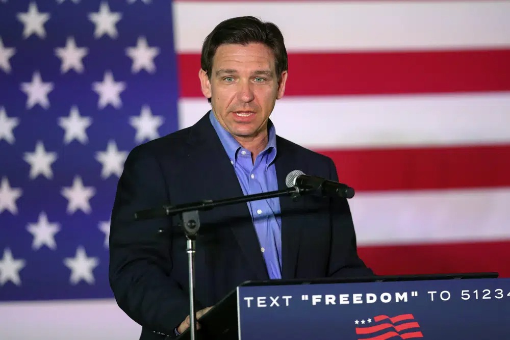 DeSantis firma una polémica ley que prohíbe las redes sociales a menores de 13 años