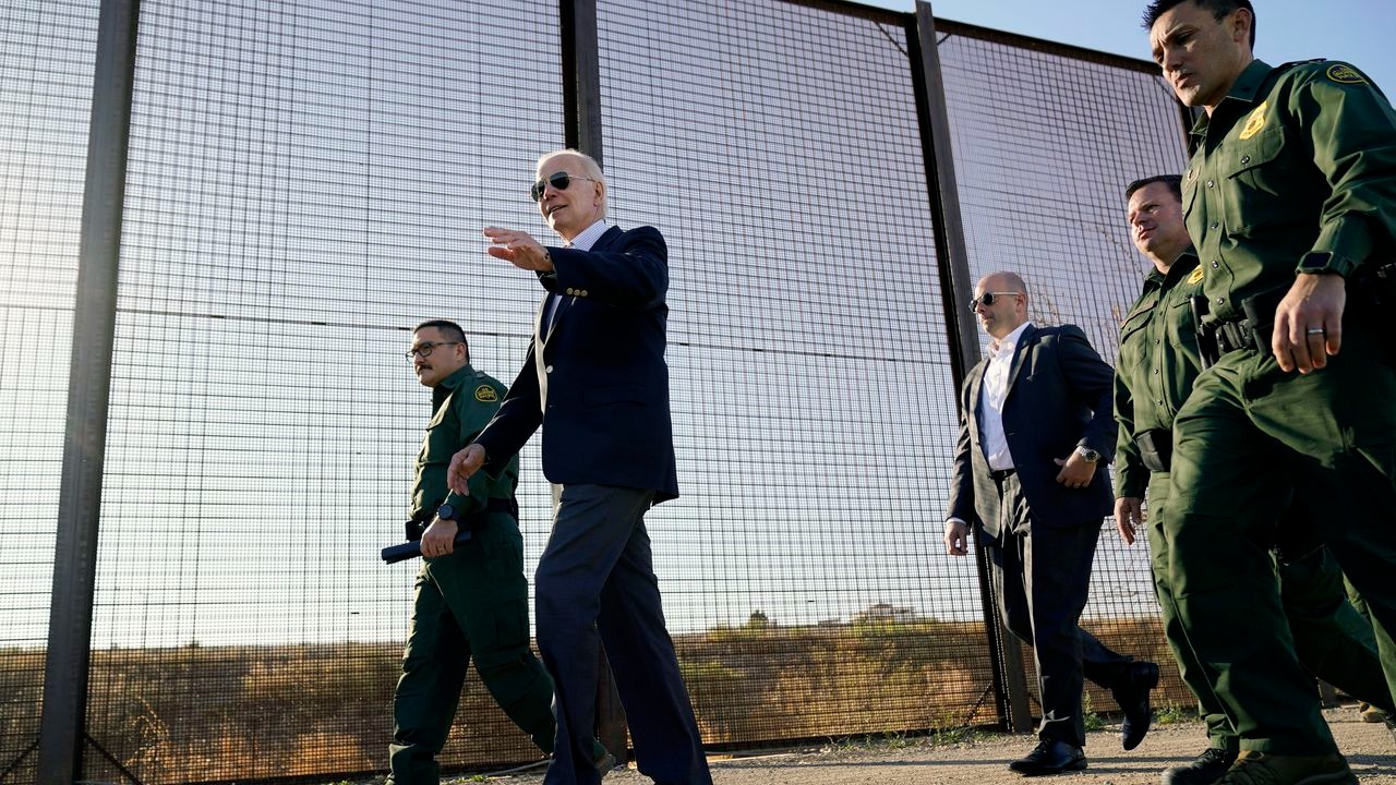 Presionan a Biden para acelerar los permisos de trabajo a migrantes en Estados Unidos