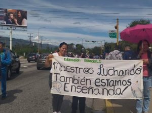 “Es insostenible”: Con menos de un dólar diario sobrevive un maestro en Mérida