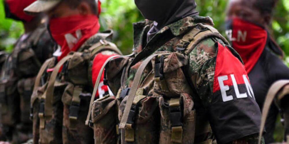 La guerrilla del ELN secuestra a esposa de un militar y a un conductor en Colombia