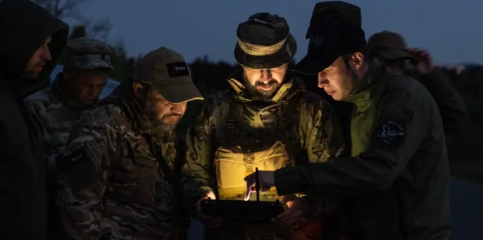 ¿Por qué el ejercito ruso no ataca de noche y está perdiendo la batalla con los soldados ucranianos?