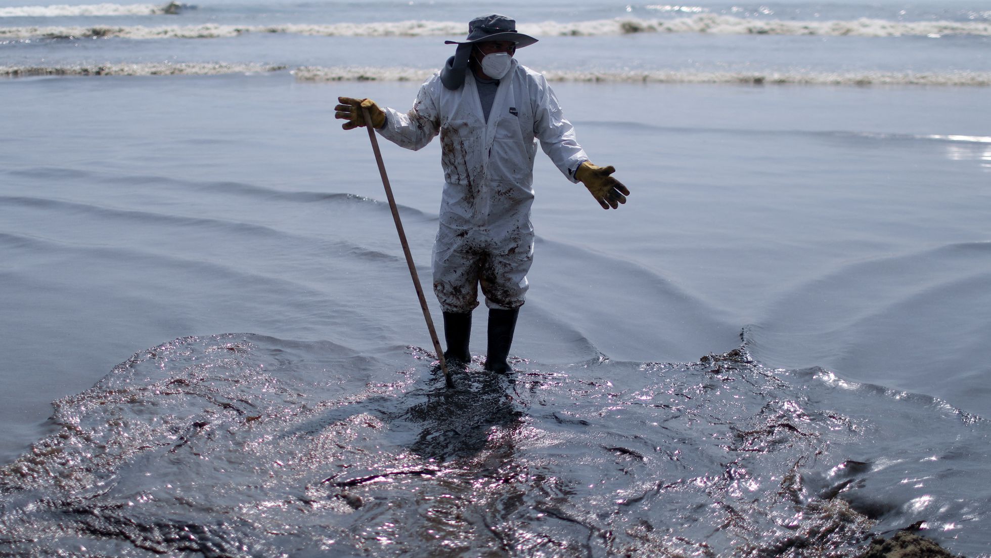 Derrame de petróleo en la costa ecuatoriana: ¿Sabotaje o accidente? Petroecuador investiga el incidente