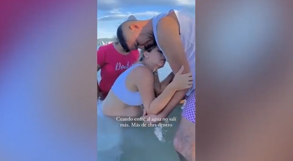 VIRAL: Venezolana da a luz a su bebé bajo el mar y desató polémica en las redes (VIDEO)