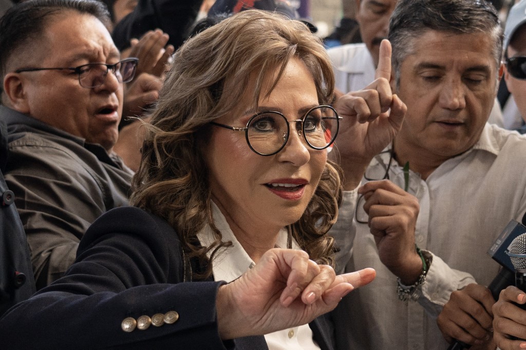 Candidata presidencial Sandra Torres votó y pidió honestidad en las elecciones de Guatemala