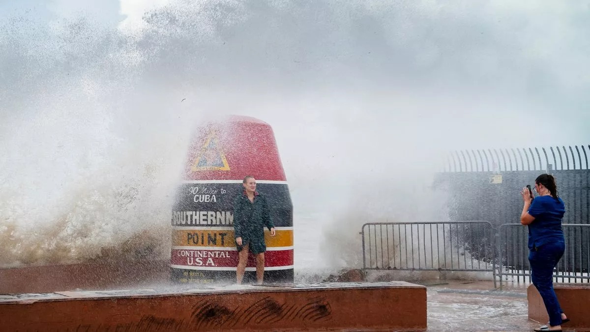 Huracán Idalia: Georgia declara estado de emergencia después de que Florida ordenara la evacuación