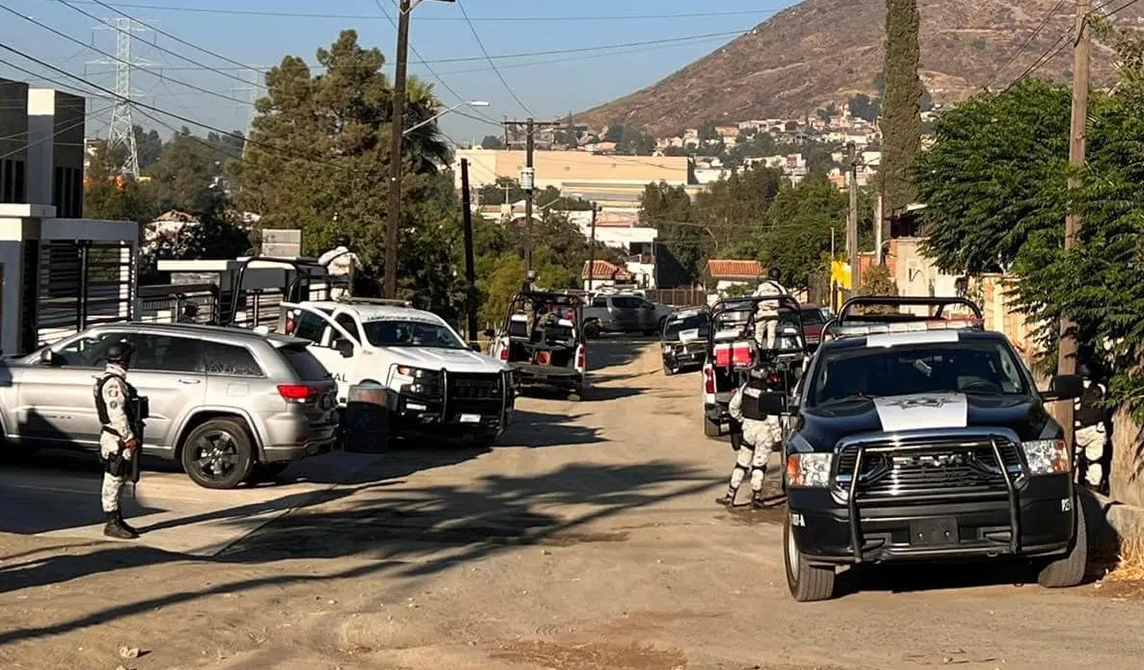 Hallaron cinco cuerpos con signos de estrangulamiento dentro de una camioneta en la frontera mexicana