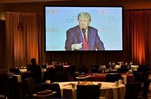 Trump recibió fervorosa bienvenida en la Convención Republicana de California