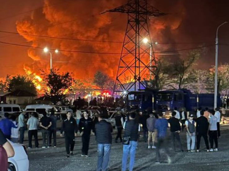 VIDEO del momento preciso de la colosal explosión que estremeció casas y quebró parabrisas en Uzbekistán