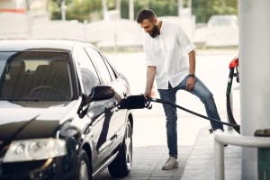 Precios de la gasolina en Florida comienzan a bajar tras alcanzar el nivel más alto de 2023