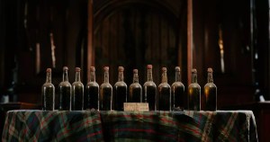 El whisky escocés más antiguo del mundo sale a subasta por 12 mil dólares cada botella