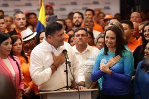Freddy Superlano declina su candidatura a la Primaria y anuncia apoyo de VP a María Corina Machado