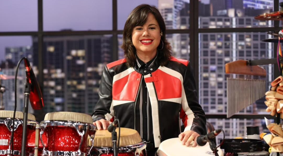 Kati Fernandes, la venezolana que pone un toque criollo con la percusión en la gira de Karol G