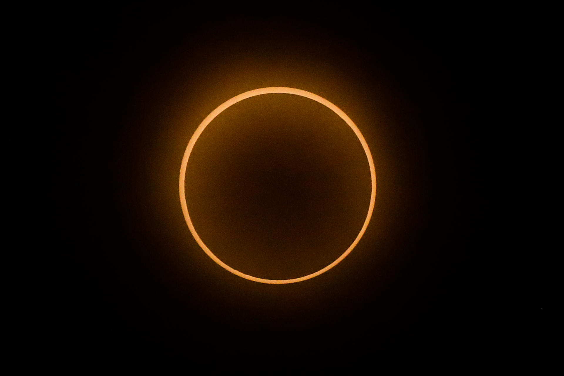 Las mejores FOTOS: eclipse mostró su anillo de fuego en el cielo de América